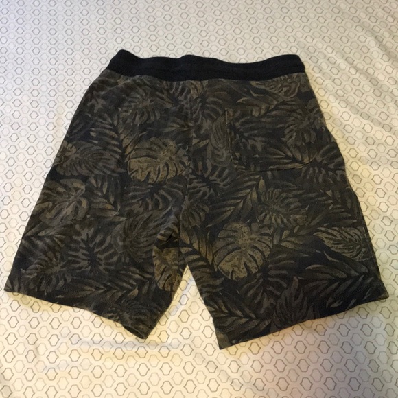 SUMMER SHORTS - Picture 3 of 3